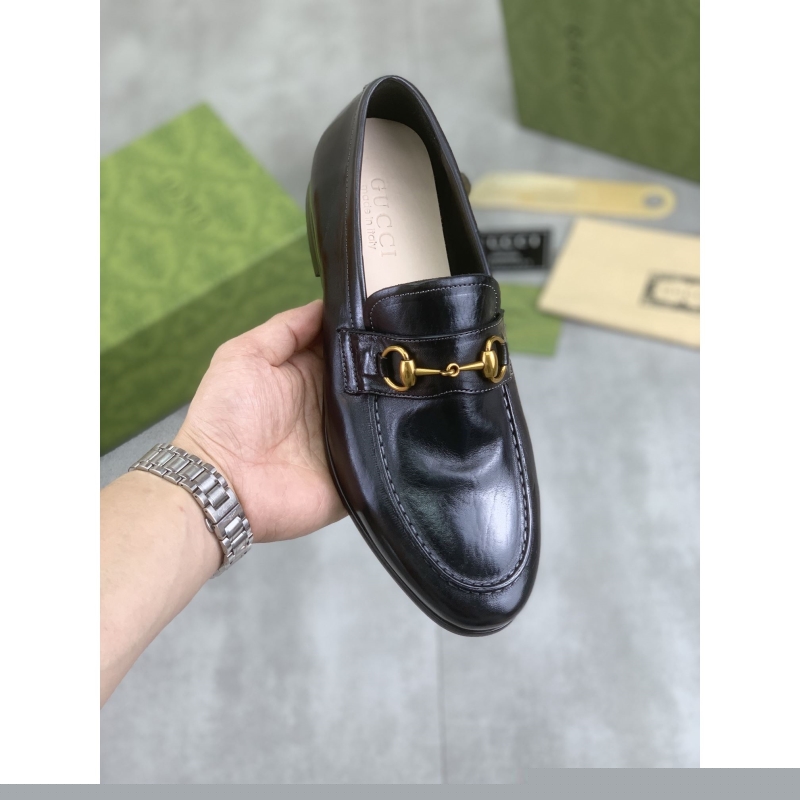 G*u*i leather shoes